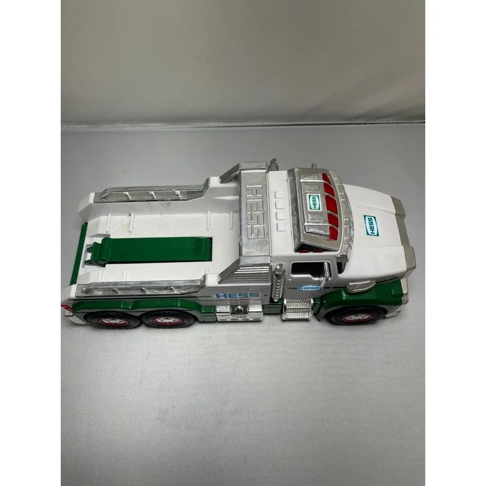 Hess Tow Truck Kids White‎ Green Plastic Classic 2019 Working Lights Collectible